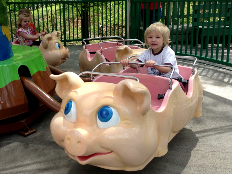 Piggy Parade - Dollywood